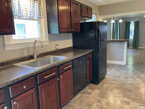 2429 S 5th St, Springfield, IL 62703 photo 5