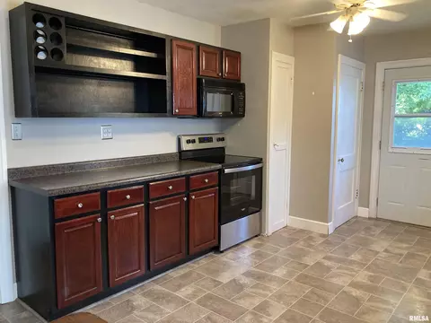 2429 S 5th St, Springfield, IL 62703 photo 6