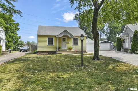 25 Ruth Ct, Springfield, IL 62704