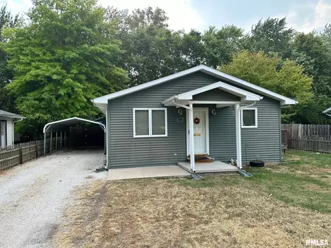 1037 Beesley St, Jacksonville, IL 62650