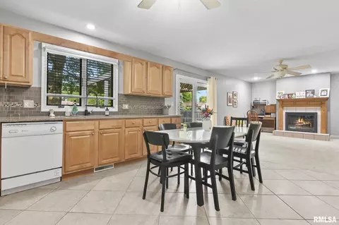 3205 Forsyth Dr, Springfield, IL 62704 photo 9