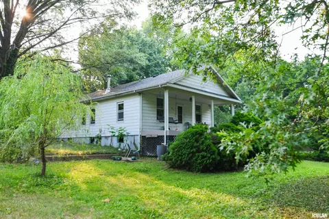 215 Edinburg Ave, Kincaid, IL 62540