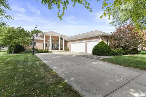 305 Saratoga Chase, Sherman, IL 62684