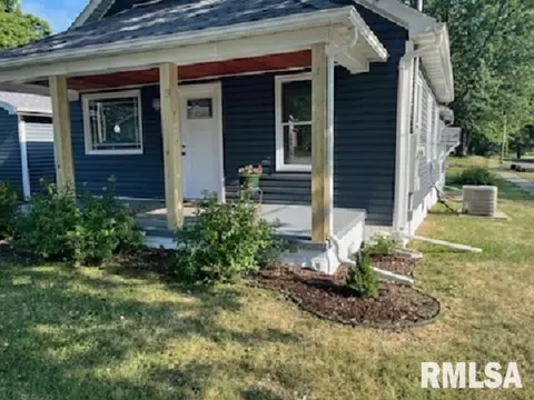402 Ebony St, Thayer, IL 62689