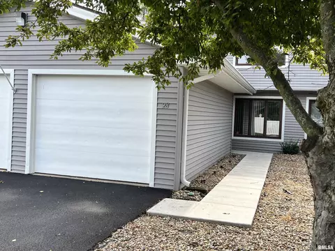 28 Brookside Pl, Springfield, IL 62704