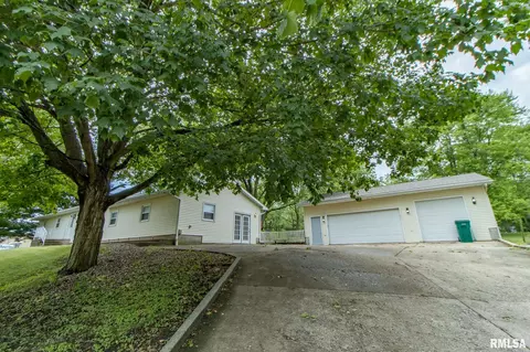 696 Wisconsin Ave, Galesburg, IL 61401