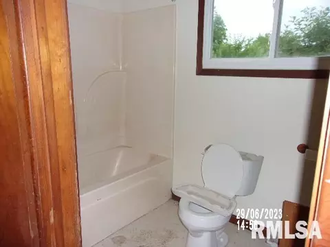 525 E Spaulding St, Riverton, IL 62561 photo 6