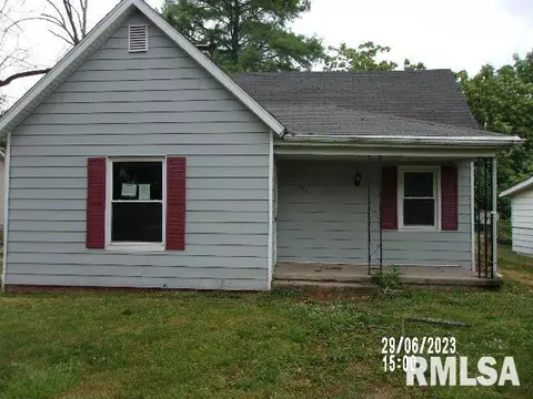525 E Spaulding St, Riverton, IL 62561