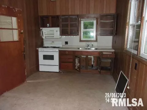 525 E Spaulding St, Riverton, IL 62561 photo 9