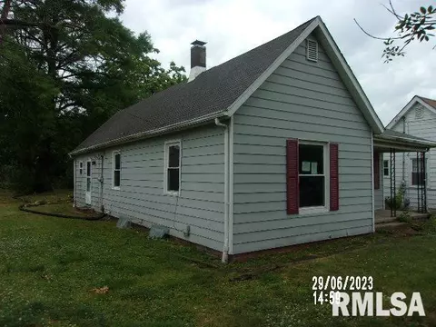 525 E Spaulding St, Riverton, IL 62561 photo 2