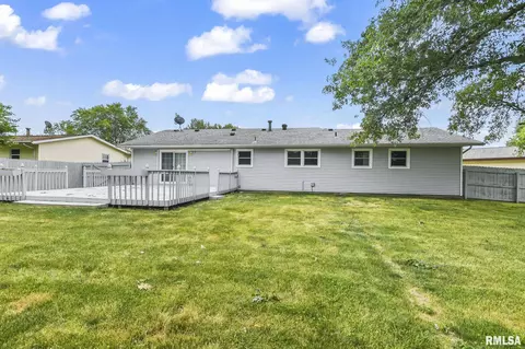 509 Rainbow Dr, Athens, IL 62613 photo 3