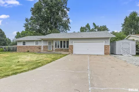 509 Rainbow Dr, Athens, IL 62613 photo 2
