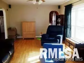 207 E Dayton, Oneida, IL 61467 photo 2
