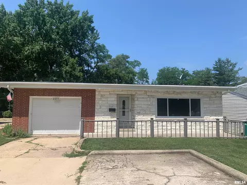 2635 S Welch Ave, Springfield, IL 62704
