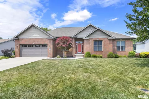 125 Lilac Ln, Chatham, IL 62629