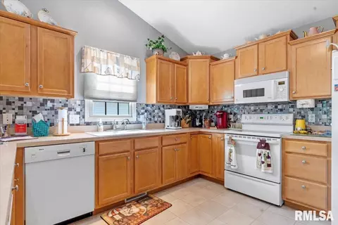 5304 Manhattan Dr, Springfield, IL 62711 photo 13