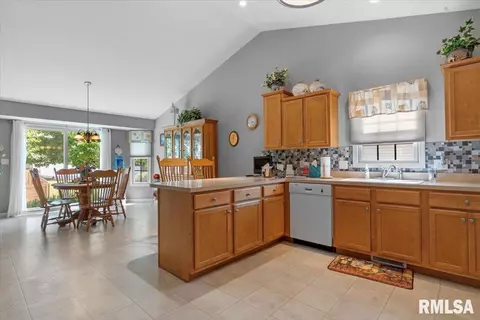 5304 Manhattan Dr, Springfield, IL 62711 photo 14