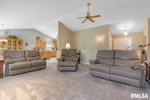 5304 Manhattan Dr, Springfield, IL 62711 photo 4