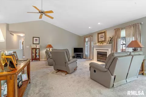 5304 Manhattan Dr, Springfield, IL 62711 photo 9