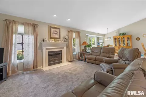 5304 Manhattan Dr, Springfield, IL 62711 photo 3