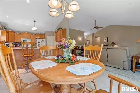 5304 Manhattan Dr, Springfield, IL 62711 photo 10