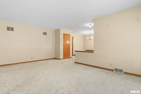 30 Circle Dr, Springfield, IL 62703 photo 5