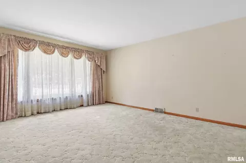 30 Circle Dr, Springfield, IL 62703 photo 3