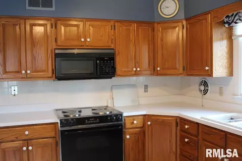 2518 S Walnut St, Springfield, IL 62704 photo 5