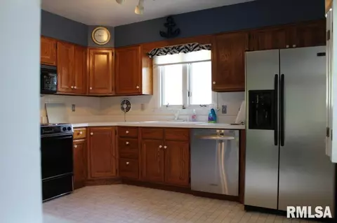 2518 S Walnut St, Springfield, IL 62704 photo 4