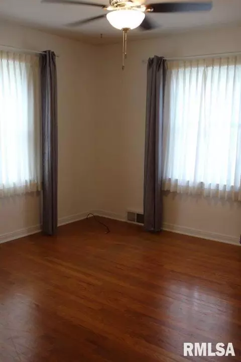2518 S Walnut St, Springfield, IL 62704 photo 9