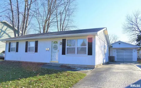 21 Windrush Dr, Jacksonville, IL 62650