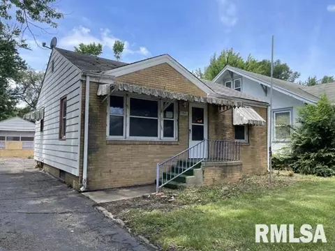 1921 S 2nd St, Springfield, IL 62704