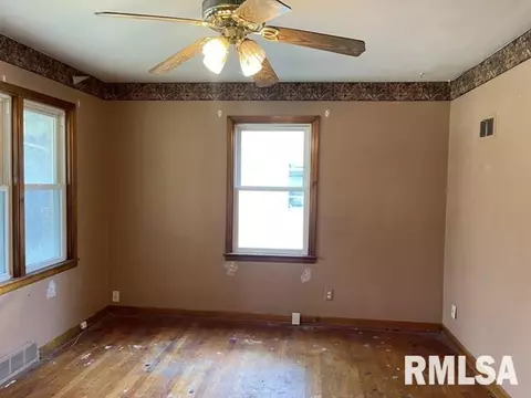 1921 S 2nd St, Springfield, IL 62704 photo 4