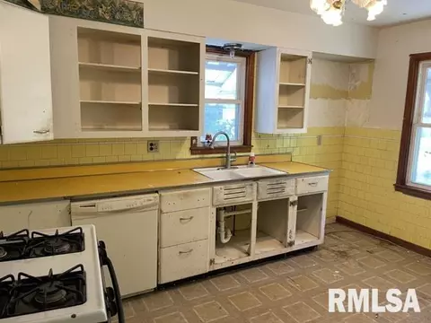 1921 S 2nd St, Springfield, IL 62704 photo 8