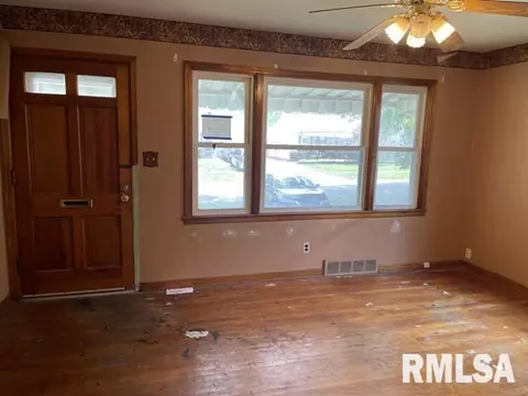 1921 S 2nd St, Springfield, IL 62704 photo 2