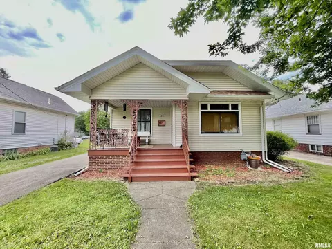 435 Hawkinson Ave, Galesburg, IL 61401