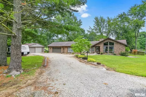 4 Wildwood Ct, Taylorville, IL 62568