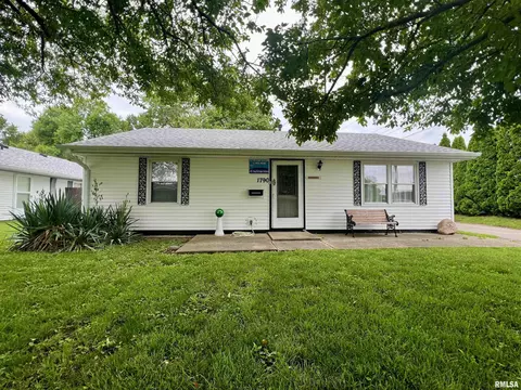 1790 Meadow Dr, Galesburg, IL 61401