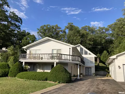 911 Sunset View Dr, Galesburg, IL 61401