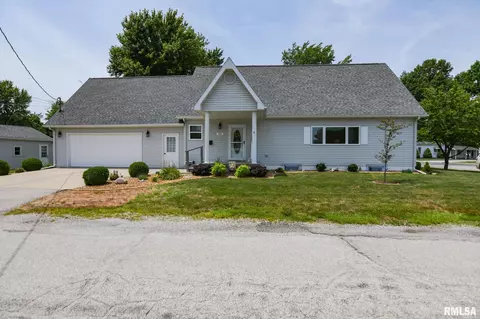 822 E Bidwell St, Taylorville, IL 62568