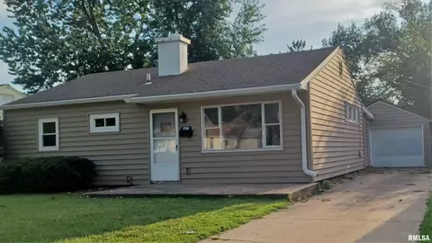 1704 W Granview Dr, Quincy, IL 62301