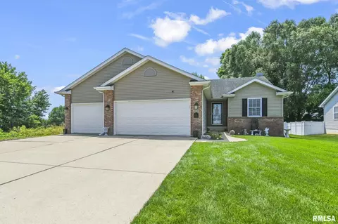 4120 Garry Dr, Springfield, IL 62712