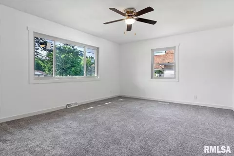 3620 N Peoria Rd, Springfield, IL 62702 photo 8