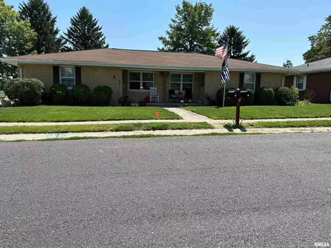 8 Eisenhower Dr, Jacksonville, IL 62650