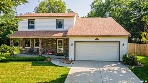 2002 Hidden Lake Dr, Bloomington, IL 61704
