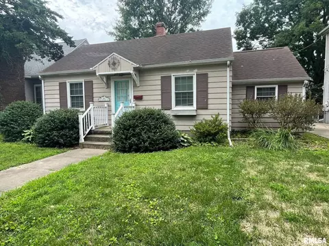 606 W Adams St, Taylorville, IL 62568