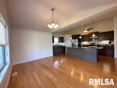 2000 West Rd, Springfield, IL 62711 photo 4