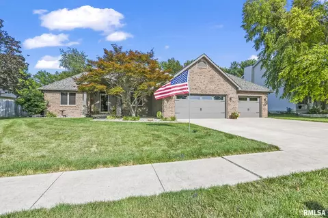 120 Manor Hill Dr, Chatham, IL 62629