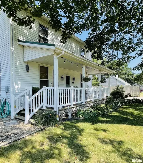 330 S State St, Mendon, IL 62351