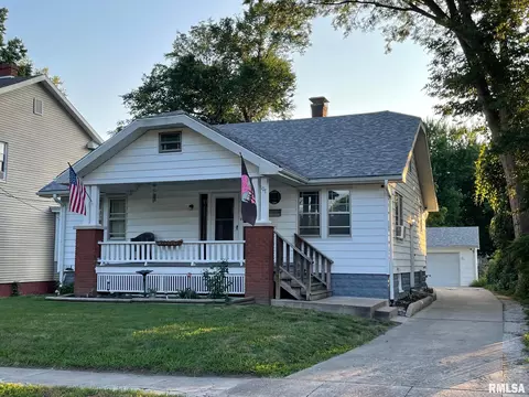 107 Spaulding Pl, Jacksonville, IL 62650